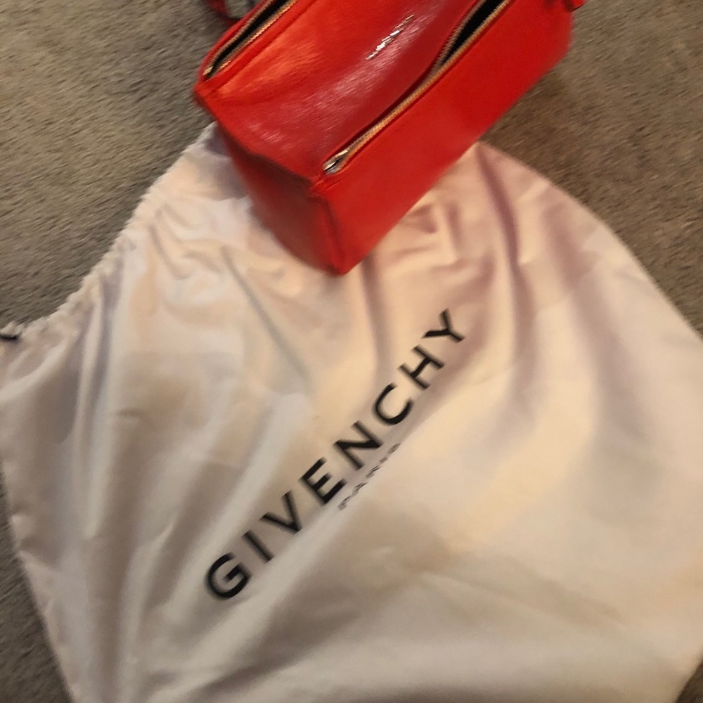Givenchy - Picture 4 of 7